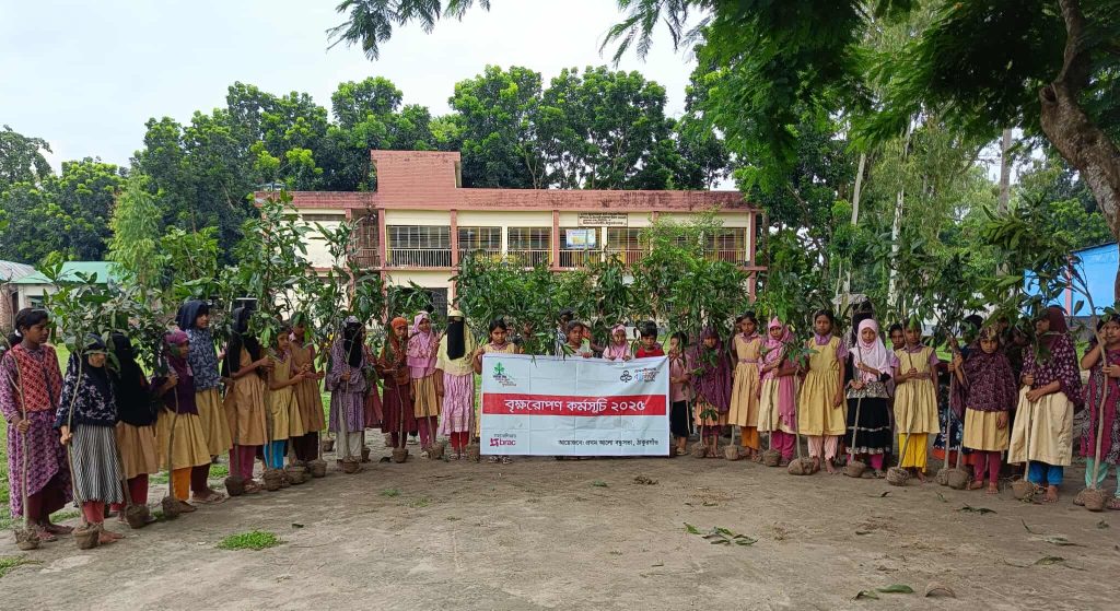 রুহিয়ায় বন্ধুসভার বৃক্ষরোপণ কর্মসূচি