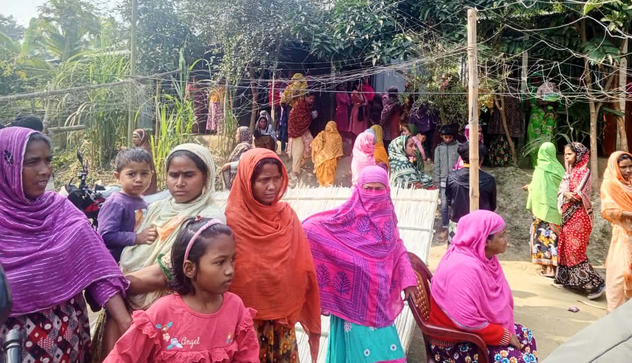 সরিষাবাড়ীতে গলায় ফাঁসি দিয়ে কিশোরীর আত্মহত্যা