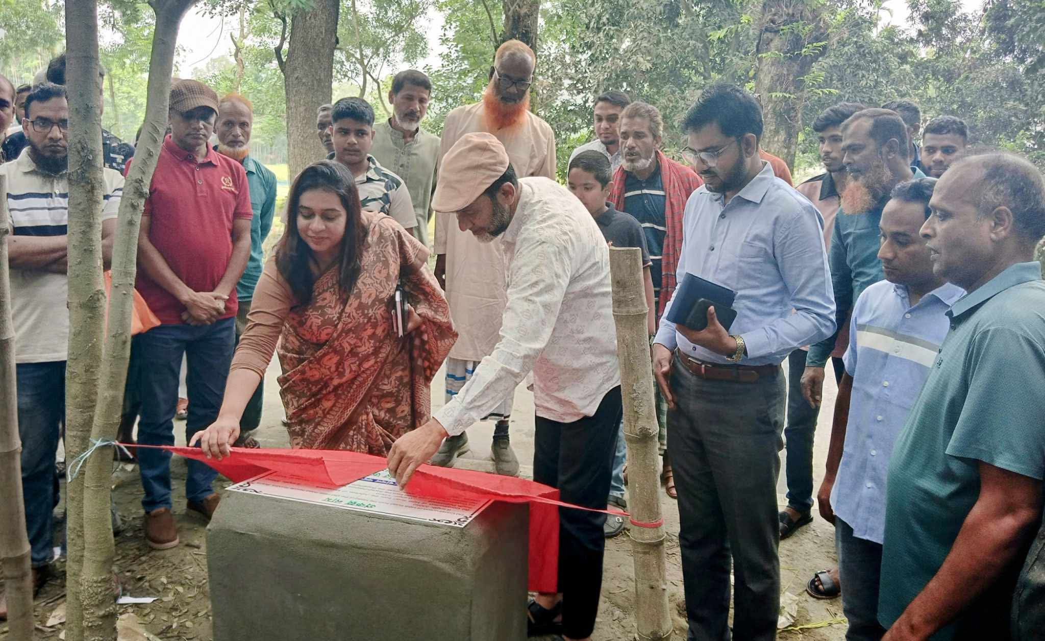 সরিষাবাড়ীতে কাঁচা রাস্তা পাকা করণ: নির্মাণ কাজের শুভ উদ্বোধন করলেন এমপি