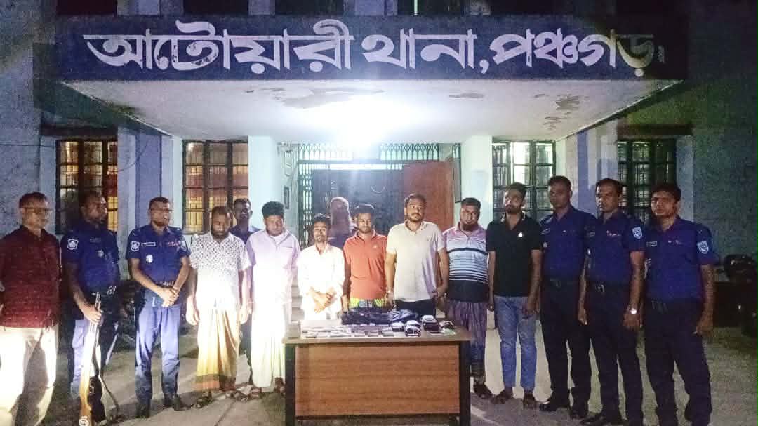 আটোয়ারীতে ৭ লক্ষাধিক জাল টাকা সহ আটক-৭