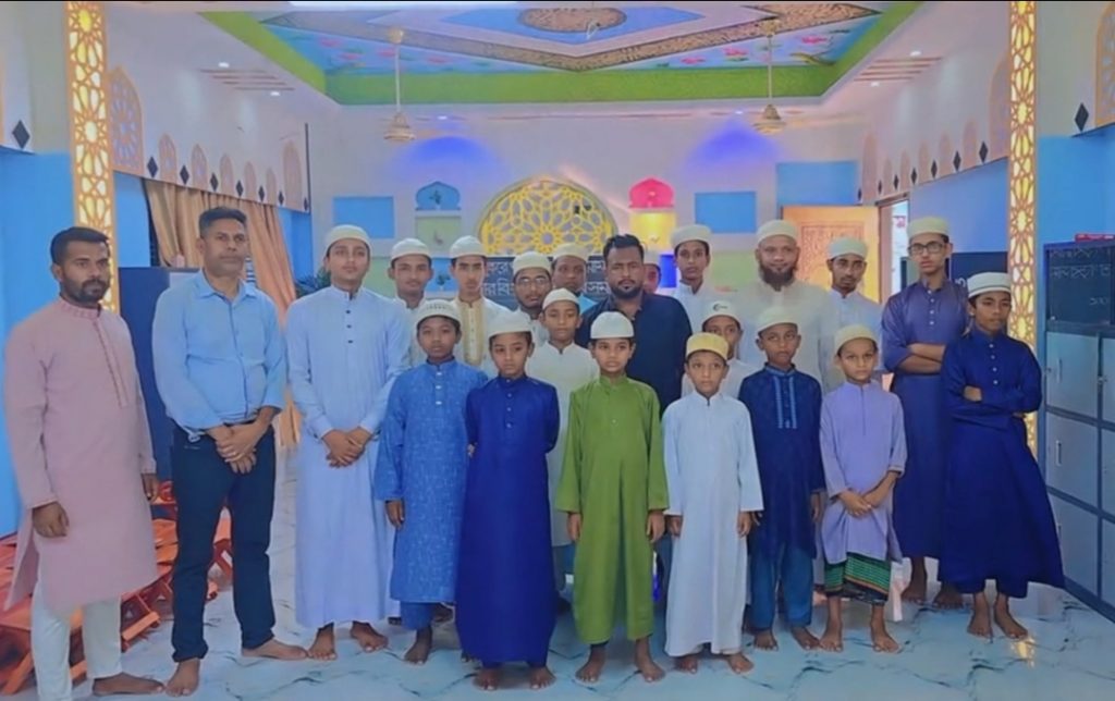 <span>মাদ্রাসাটির প্রতিষ্ঠাতা ও মা লেবেল অ্যান্ড অ্যাক্সেসরিজ-এর ব্যবস্থাপনা পরিচালক আশিকুর রহমান সোহেল / </span>ত্রিশালে জামি’আ সিরাজুল উলুম মাদ্রাসায় শিক্ষার্থী ভর্তি কার্যক্রম শুরু