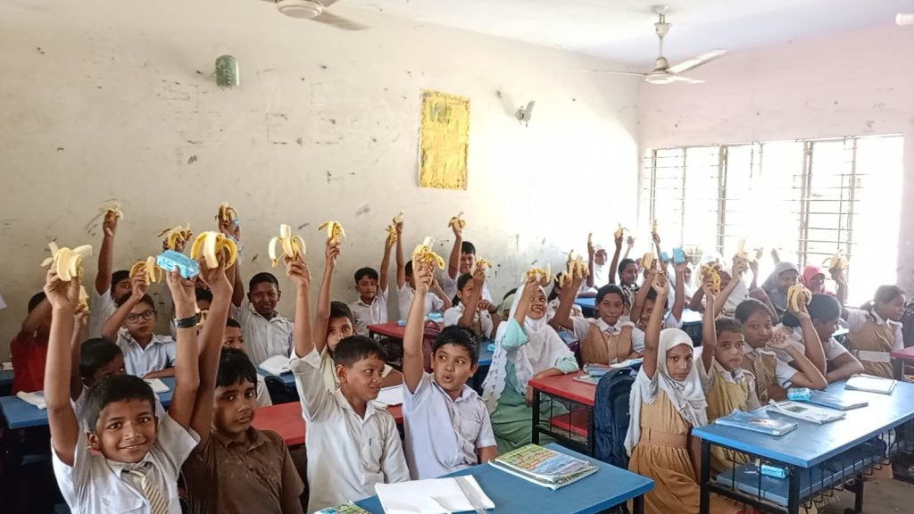 স্কুল ফিডিংয়ে বাড়েছে উপস্থিতি, পুষ্টির পাশাপাশি হাসি ফুটছে আটোয়ারীর শিশুদের মুখে