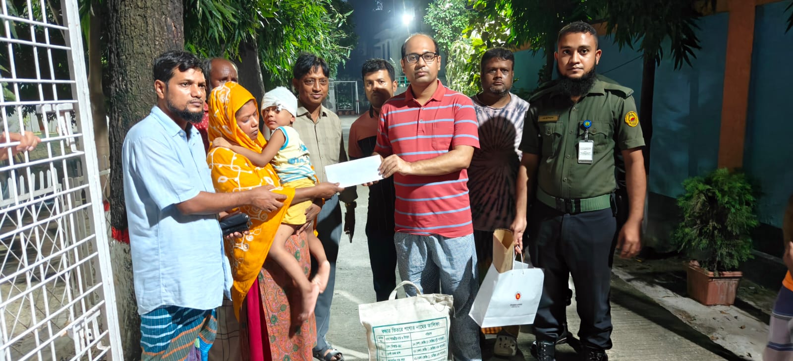 মানবিকতার উজ্জ্বল দৃষ্টান্ত: চার ঘণ্টার প্রচেষ্টায় পরিবারের কোলে ফিরল চার বছরের আবদুল্লাহ